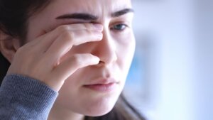 Conjuntivitis alérgica: remedios y cómo evitarla