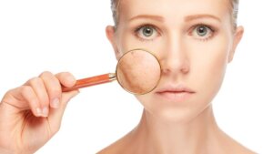 Descubre los trucos de los expertos para corregir manchas en la piel con maquillaje