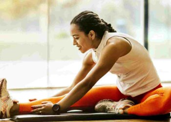 Caminar está bien, pero Liz Hilliard y los entrenadores expertos coinciden: estos 6 ejercicios son la clave para estar mejor a los 72 que a los 40 años