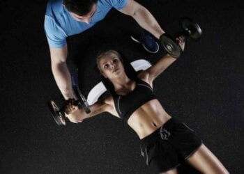 Ni yoga ni pilates: el ejercicio que hace Chenoa para tonificar y es el mejor para mujeres a partir de los 50