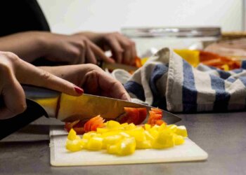 Es muy sencillo: éste es el truco para que no se oxide la fruta cortada