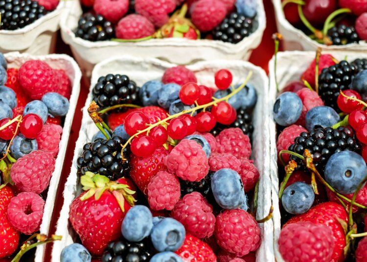 El motivo por el que tienes que dejar de comer estas frutas: no son tan sanas como crees