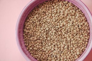 Anna Serra, nutricionista, lo tiene claro sobre la alimentación después de los 60: «Un plato de lentejas puede ser mejor que muchos superalimentos»