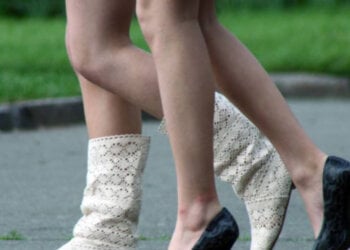 Qué significa que una persona lleve siempre tacones, según la psicología