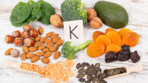 Vitamina K: qué es, funciones y para qué sirve