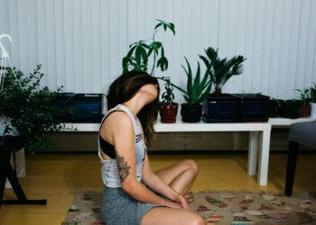 Ni mancuernas ni pilates: el ejercicio recomendado para mujeres mayores de 50 años para mejorar su equilibrio