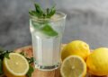 Esta limonada tradicional vuelve a ponerse de moda: refresca más que la cola helada cuando hace calor