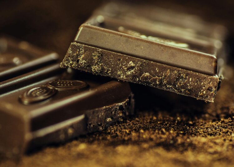 Come chocolate negro todos los días después de cenar y alucinarás con lo que le va a pasar a tu cuerpo
