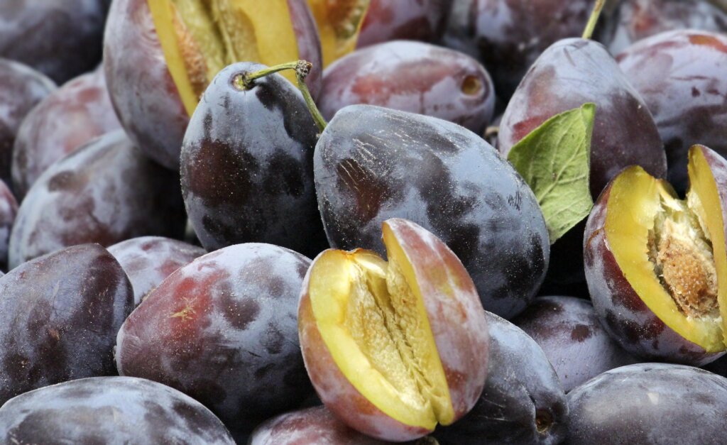 La fruta que ayuda a aumentar la masa muscular y fortalece los huesos