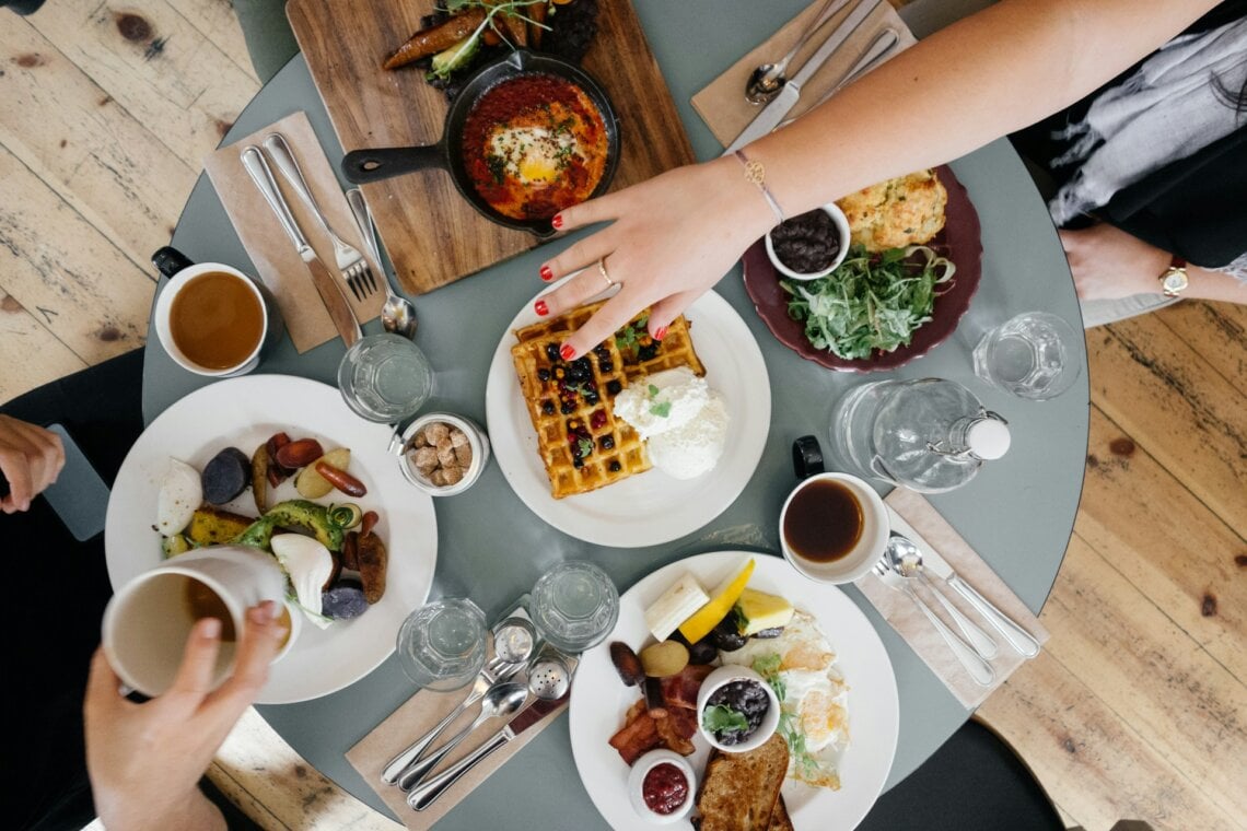 Los 3 únicos alimentos que no toman los cardiólogos en la cena: la razón de peso