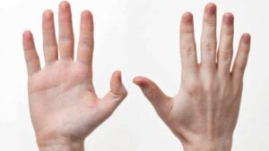 La prueba del pulgar para saber si vas a tener problemas de corazón: lo puedes hacer en casa