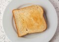 Soy biólogo experto en seguridad alimentaria y esto es lo que te puede pasar si comes pan quemado de manera habitual