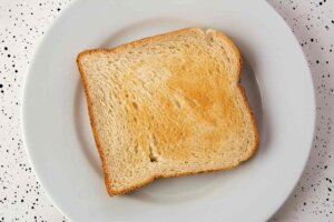 Soy biólogo experto en seguridad alimentaria y esto es lo que te puede pasar si comes pan quemado de manera habitual