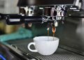 Dos o tres tazas de café al día pueden ayudarte a vivir más tiempo, pero solo si lo bebes de esta manera
