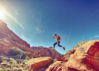 Científicos lo advierten: si fumas o bebes, estos efectos aparecen a partir de esta edad