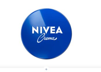 Sólo necesitas crema Nivea y una cuchara: el truco que arrasa para eliminar las arrugas