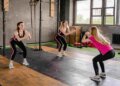 Hacer sentadillas está bien, pero los expertos recomiendan el 'ejercicio del tornado' para ganar fuerza y evitar lesiones a partir de los 50