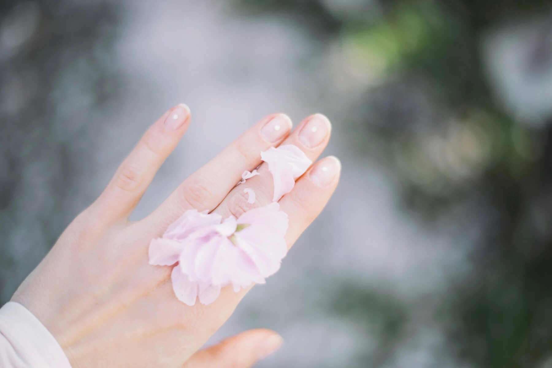 Uñas con rayas: qué significan y qué revelan sobre tu salud y personalidad