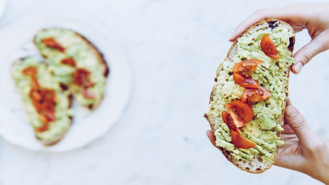 Tostadas, aguacate, tomate, saludable, verano