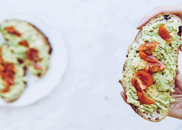 Tostadas, aguacate, tomate, saludable, verano