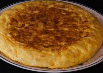 La tortilla de patatas de Lidl es la opción refrigerada más similar a la receta original.