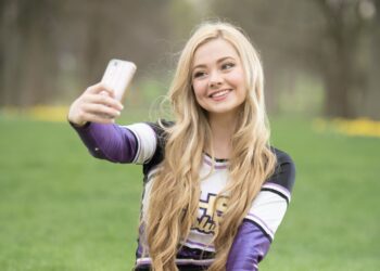 Mujer tomándose una selfie