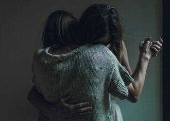 Los expertos lo confirman: esto es lo que ocurre en tu cuerpo cuando abrazas a alguien durante más de 20 segundos