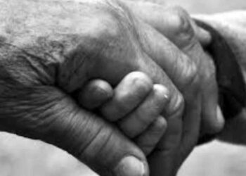 Ni temblores ni pérdidas de memoria: los 2 primeros síntomas de párkinson según un neurólogo