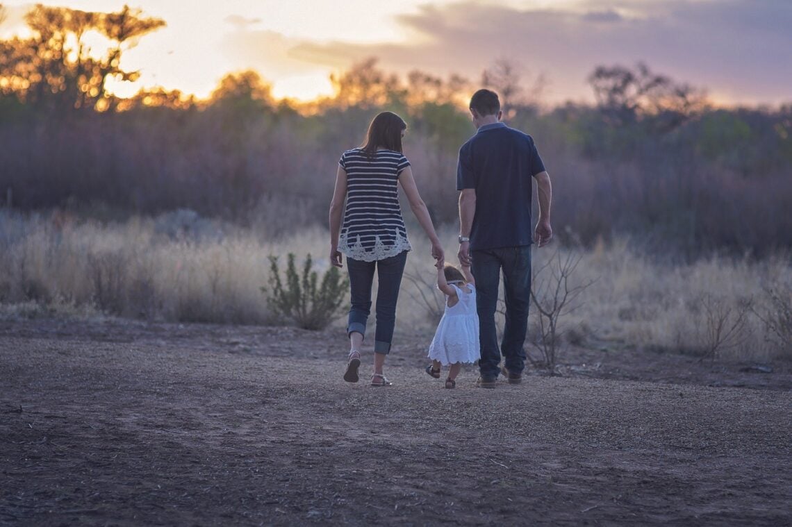 La razón por la que los niños sienten amor incondicional hacia sus padres, según un pediatra