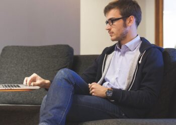 Mover las piernas es un intento del cuerpo por liberar la tensión acumulada.