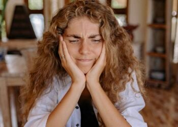 Mujer molesta, psicología