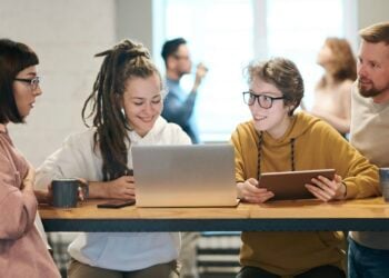 Personas hablando, psicología