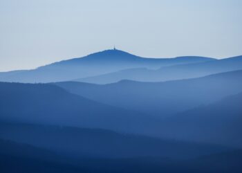 Ni rojo ni amarillo: los 3 colores que usa la gente inteligente según la psicología