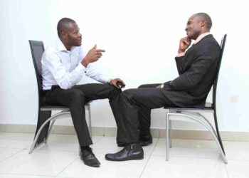 El significado de no mirar a los ojos cuando hablas con otra persona según la psicología