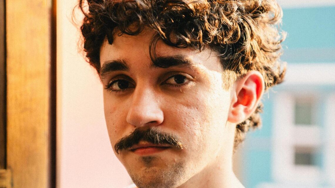 Qu Significa Tocarse El Bigote Cuando Hablas Con Otra Persona Seg n qu-significa-tocarse-el-bigote-cuando-hablas-con-otra-persona-seg-n