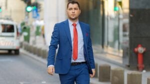 Qué significa cuando alguien camina muy deprisa: la psicología confirma esto