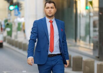 La psicología ha explicado las razones de caminar muy deprisa.