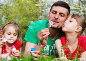 Los psicólogos desvelan las tres frases que los padres jamás deben utilizar con sus hijos.