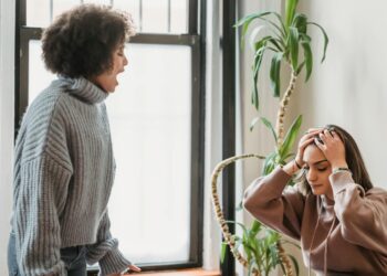 Estos son los rasgos que tienen las personas que siempre se están quejando, según la psicología