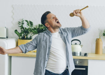 Canto, Cocina, Emocionado, Hombre, Cantando, Baile