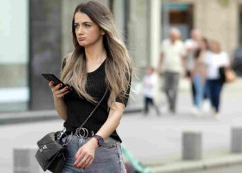 Esto dice la psicología sobre las personas que siempre visten de negro