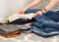 Los rasgos que tienen las personas que amontonan ropa en la silla, según los psicólogos