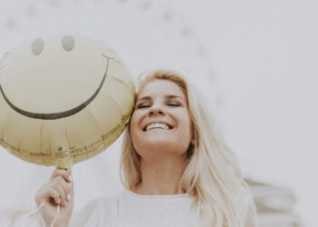 Más felices, mujer, contenta, sonrisa, mujer feliz