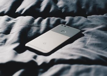 Los rasgos que te definen si te despiertas siempre a la misma hora sin alarma, según la psicología