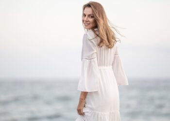 Psicólogos explican por qué vestimos de blanco, significado psicológico de vestir de blanco, por qué vestimos de blanco según la psicología.