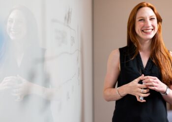 Las tres frases que se repiten las personas con fotaleza mental, las frases de las personas con éxito, frases que repetirse por las mañanas.