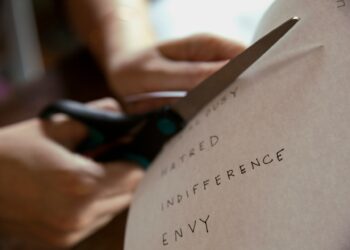 Sólo necesitas unos minutos: el truco de los expertos para saber si una persona es mala