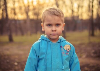 La razón por la que algunos niños nacen con los ojos azules aunque sus padres los tengan marrones