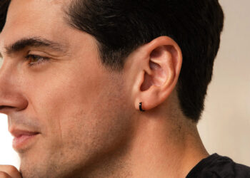 La psicología explica por qué algunos hombres usan pendientes, significado psicológico de que los hombres usen pendientes, por qué los hombres usan pendiente según los psicólogos.