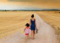 Los psicólogos expertos en maternidad afirman: "Una mujer puede amar a sus hijos más que a su propia vida y aun así arrepentirse de haber elegido ser madre"